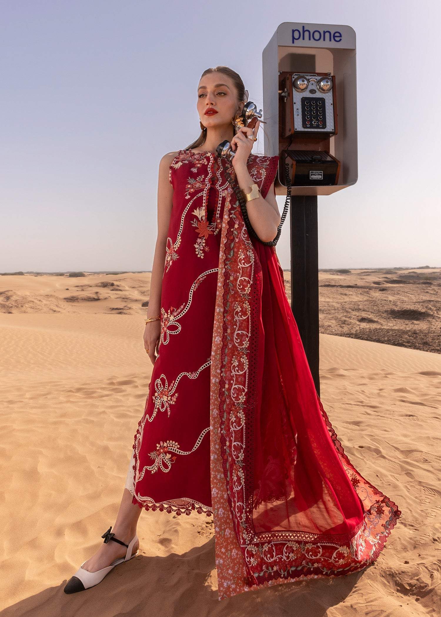 Crimson Flow Embroidered Lawn Unstitched 3pc Suit D 8b Twirls And Ties